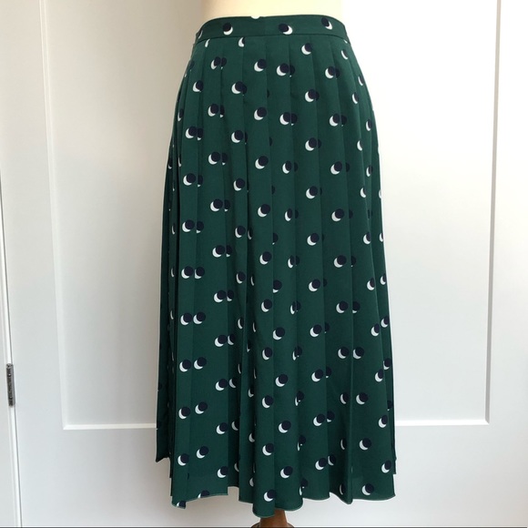 green and white polka dot skirt